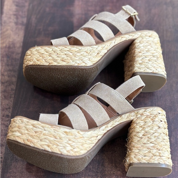 Lisa Vicky Just Strappy Platform Sandal - Picture 16 of 16